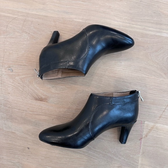 NWT Black Leather Booties with heel - Picture 1 of 3